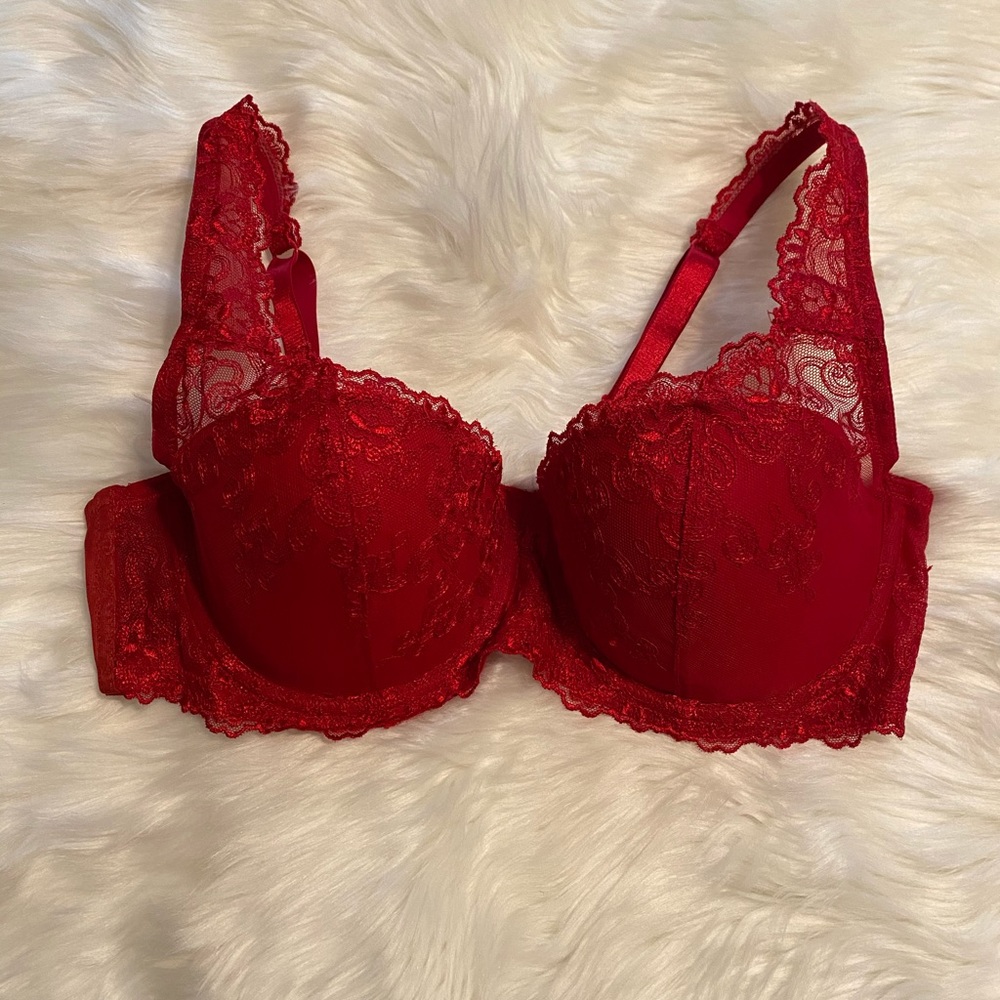 Ambrielle woman push up bra with lace, Size 38C